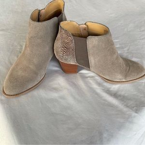 Vionic Snake-Embossed Anne Suede Bootie Women’s Ankle Boots Size 8 Gray